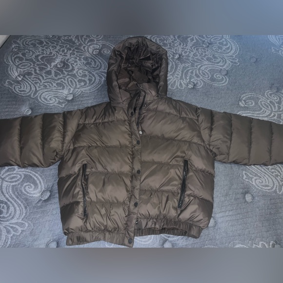 ALO YOGA PUFFER COAT - Picture 2 of 5